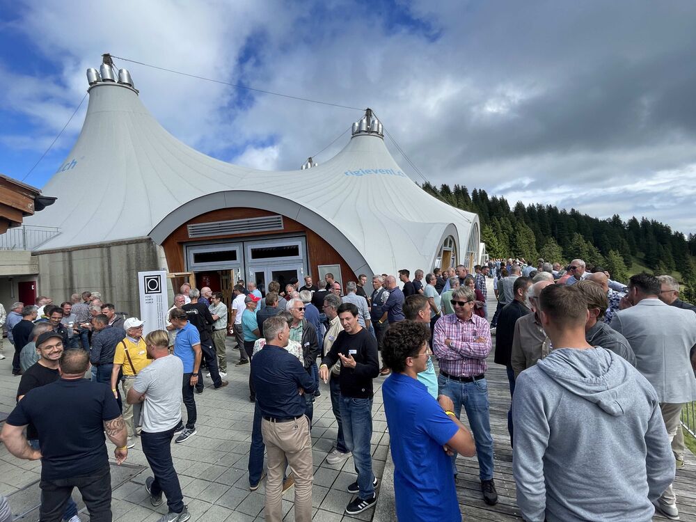 Schönes Wetter für das grosse VDSS-Klassentreffen. (Foto: Peter Warthmann)